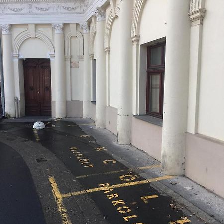 Goencoelhaz Hostel Vac Bagian luar foto