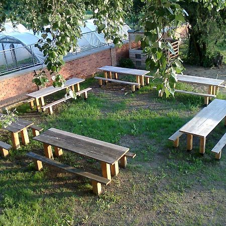 Goencoelhaz Hostel Vac Bagian luar foto