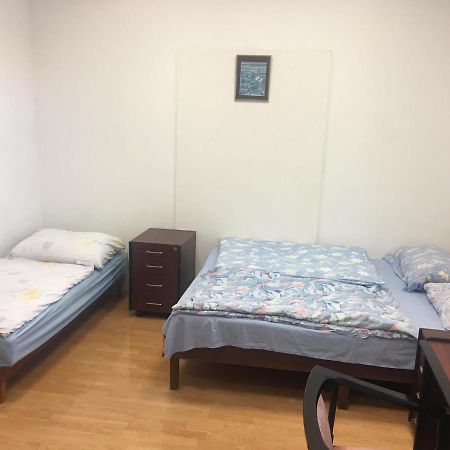 Goencoelhaz Hostel Vac Bagian luar foto