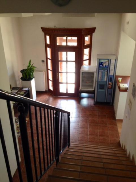 Goencoelhaz Hostel Vac Bagian luar foto