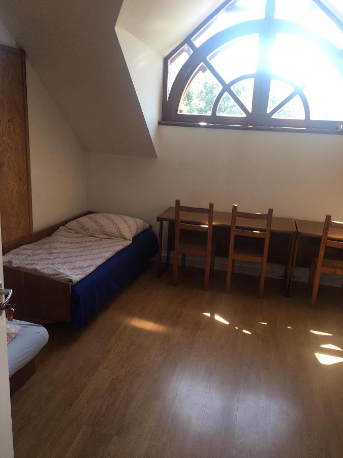 Goencoelhaz Hostel Vac Bagian luar foto