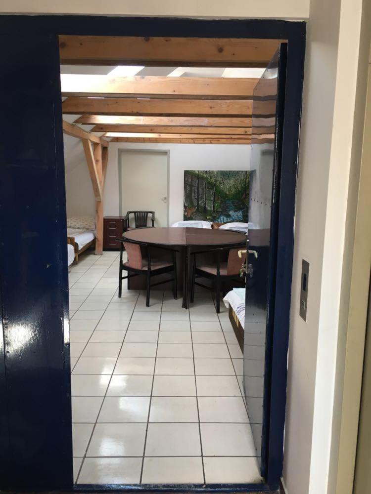 Goencoelhaz Hostel Vac Bagian luar foto