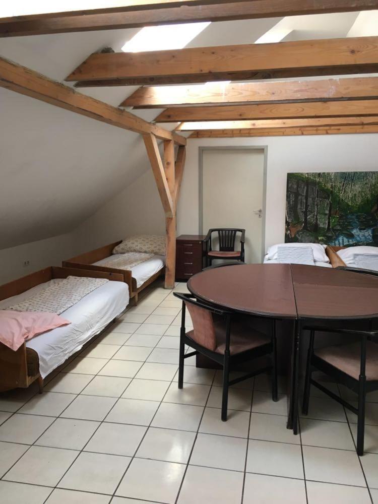 Goencoelhaz Hostel Vac Bagian luar foto